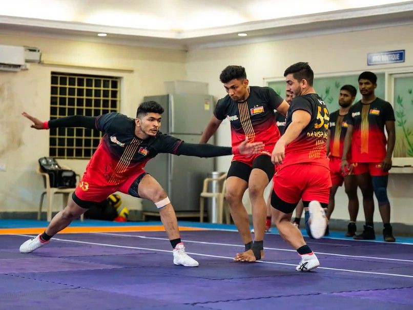 Bengaluru Bulls raiders as Akash Shinde 