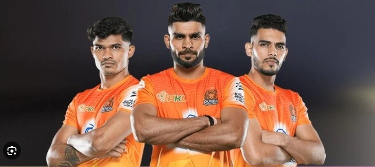Puneri Paltan and Dabang Delhi KC teams 