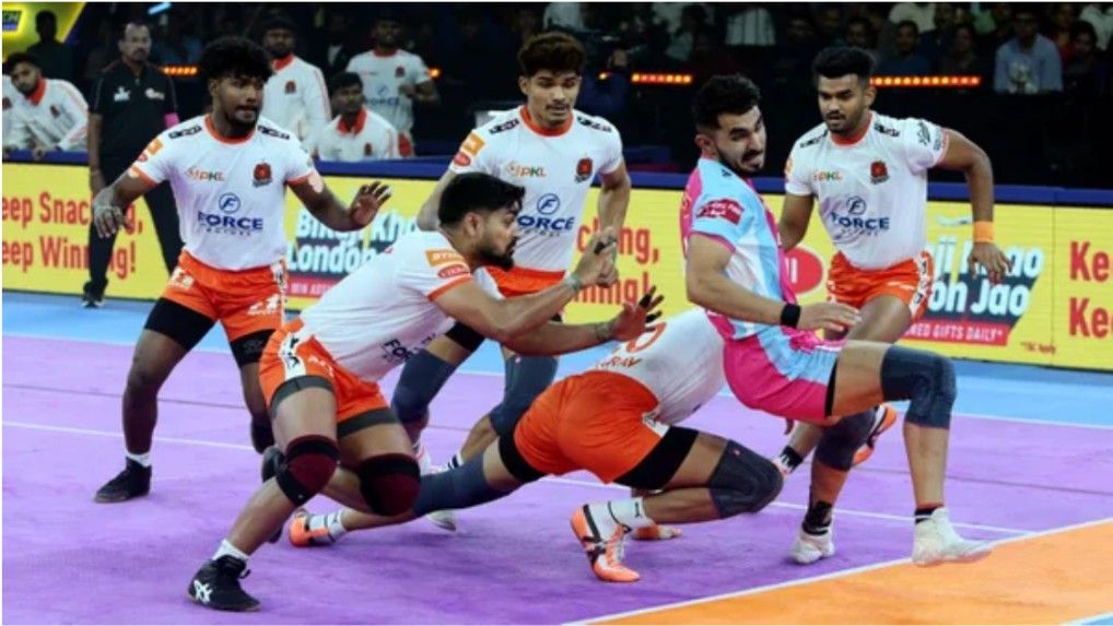 UP Yoddhas vs Puneri Paltan players