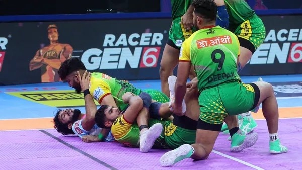 Reviewing Past Battles of Patna Pirates and Gujarat Giants Reviewing Past Battles of Patna Pirates and Gujarat Giants