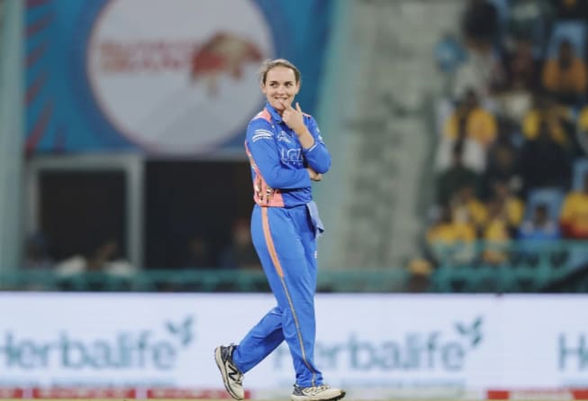 Amelia Kerr took five-wicket hauls for MIW