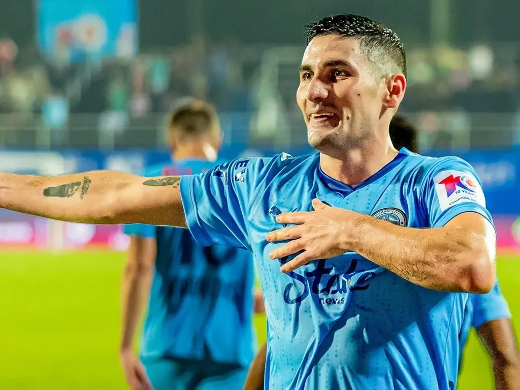 Jorge Pereyra Díaz – 32 ISL Goals