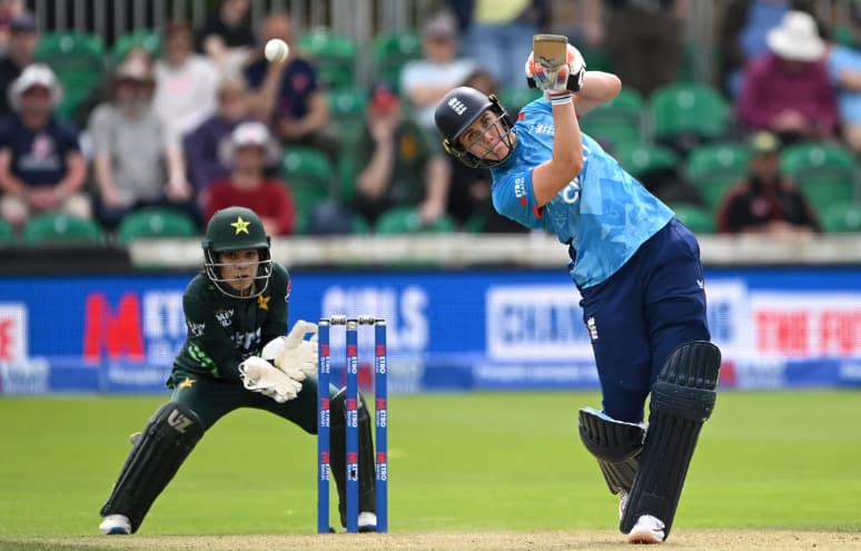 Nat Sciver-Brunt — 78 m vs Pakistan